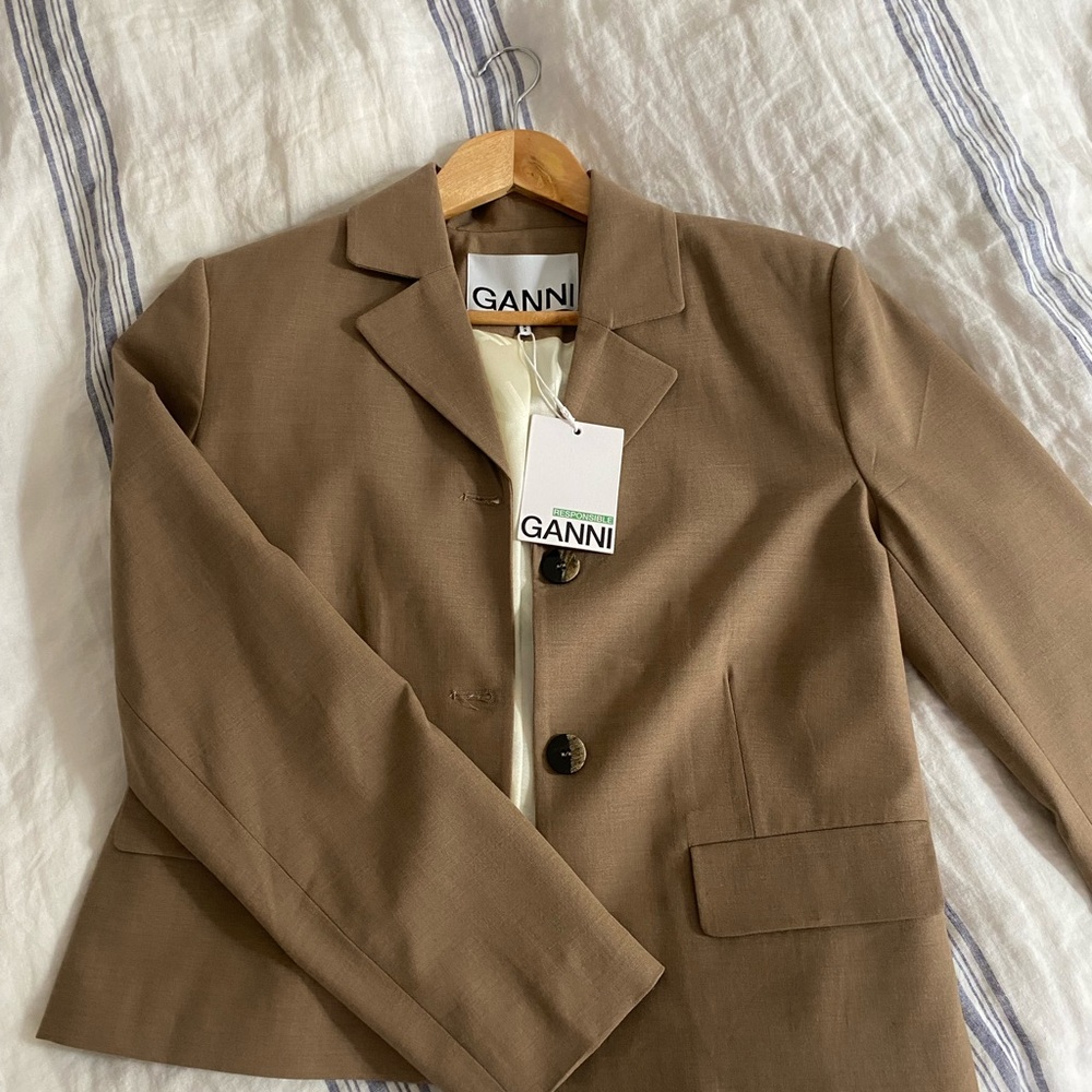 NWT *Ganni Cropped Tailored Blazer in Camel Brown - Picture 2 of 3